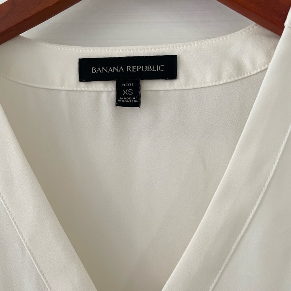 Banana Republic Poly Blouse - Picture 2 of 4